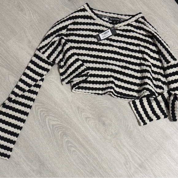 PrettyLittleThing Striped Two piece set - Picture 3 of 7